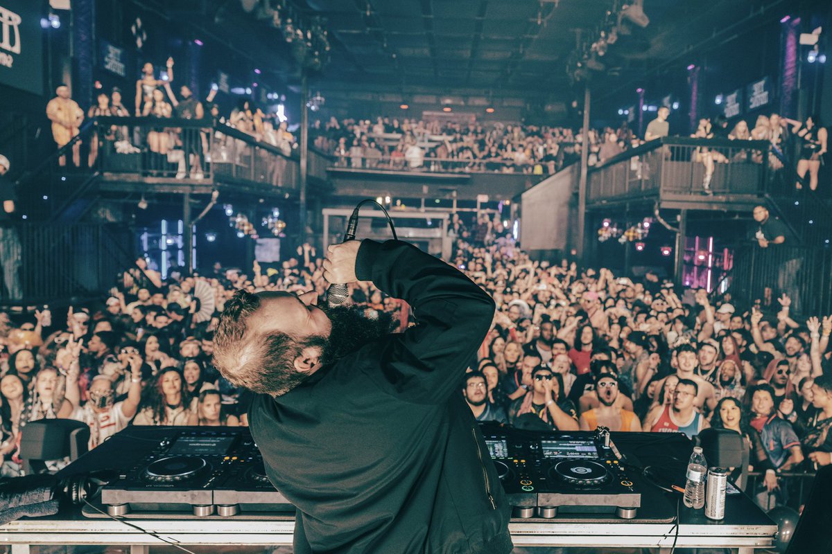 Big shout out to <a href="/HairitageMusic/">HAIRITAGE</a> and the growth he’s had in the last couple years 

your work inspires me everyday brother! 

you’re really a testament to the fact that taking time to truly master your craft always wins in the end 

TALENT AIN’T ENOUGH🙏 🖤

<a href="/TexasEDMFamily/">TEXAS EDM FAMILY</a>