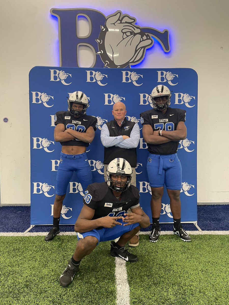 Yab0i_Ian's tweet photo. Blessed to receive another offer from @barton_fb thanks @hester_chip @FBCoachMariani https://t.co/HBAFPFhVVm