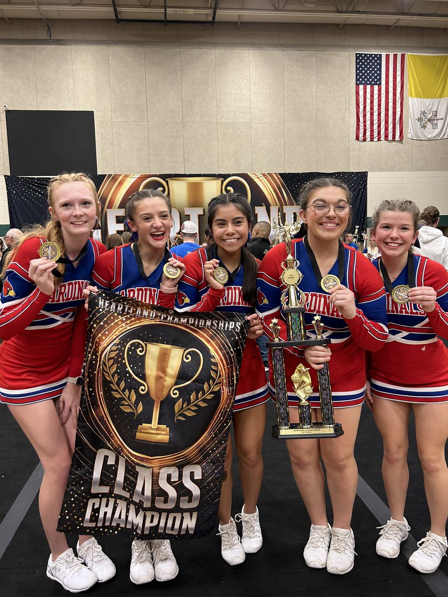 CreteCheer's tweet image. Heartland competition✅✅
-Class B Gameday Champions! 
-Class B Overall Champions! 
A good start to our competition season, time to get back to work before state! #riseup ❤️💙❤️💙