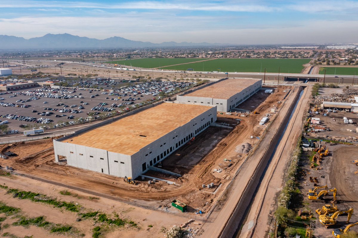 VanTrustRE's tweet photo. Progress at VT 202! The roof structure is now complete on this two-building Class A project along Loop 202 in southwest Phoenix. The two buildings total 181K SF of high-quality #industrial space, with completion expected in February.
#industrialdevelopment #phoenixaz #vtre https://t.co/UUI9RNnSK2