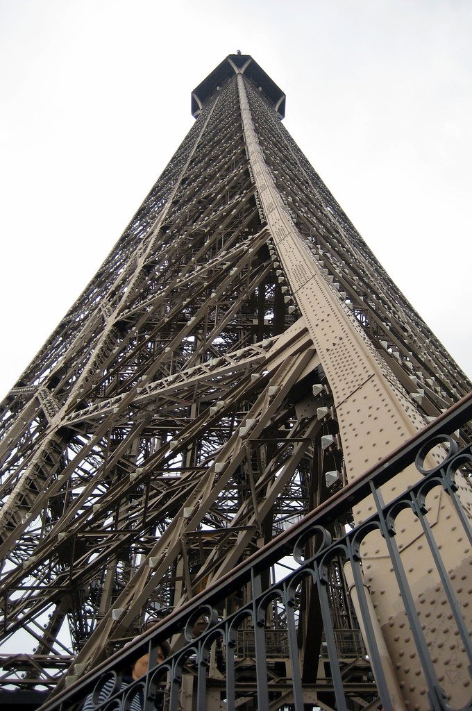 itineratur's tweet photo. ¿Cuáles crees que son las arquitecturas "imposibles" de España? Esas que si no existieran ni nos las imaginaríamos. Por ejemplo, en Francia se me ocurren la Torre Eiffel, el Mont Saint-Michel, los mal llamados castillos cátaros o la Saint Chapelle. Es para un amigo, you know... https://t.co/9ivLGFzZWP