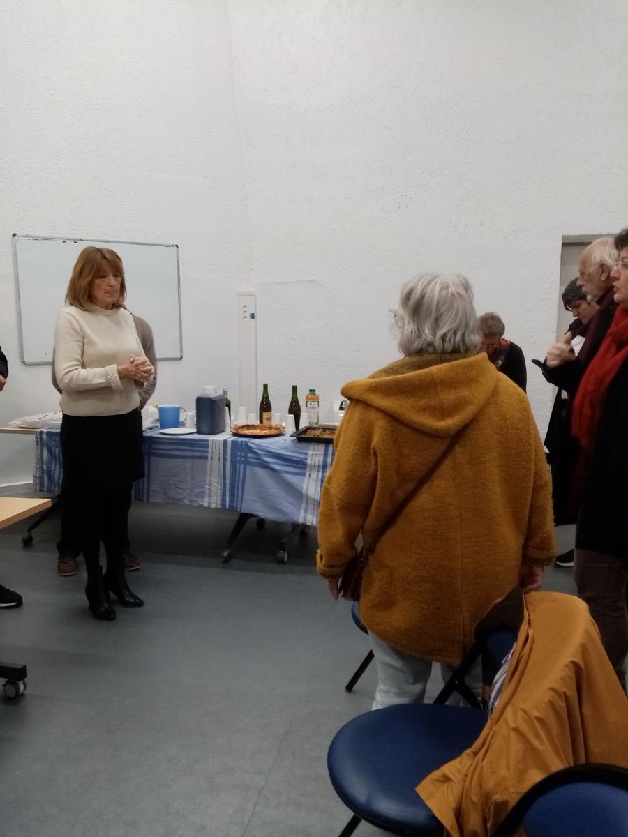 bailetmonique's tweet photo. Au comité de quartier de Caucade pour aborder les sujets d’actualité et #apporter des réponses claires et objectives aux  rumeurs malveillantes certains  se complaisent à faire circuler.Comme le souhaite @cestrosi ,nous tenons le dialogue de la vérité et servons l’intérêt général https://t.co/uj8O6QfABU