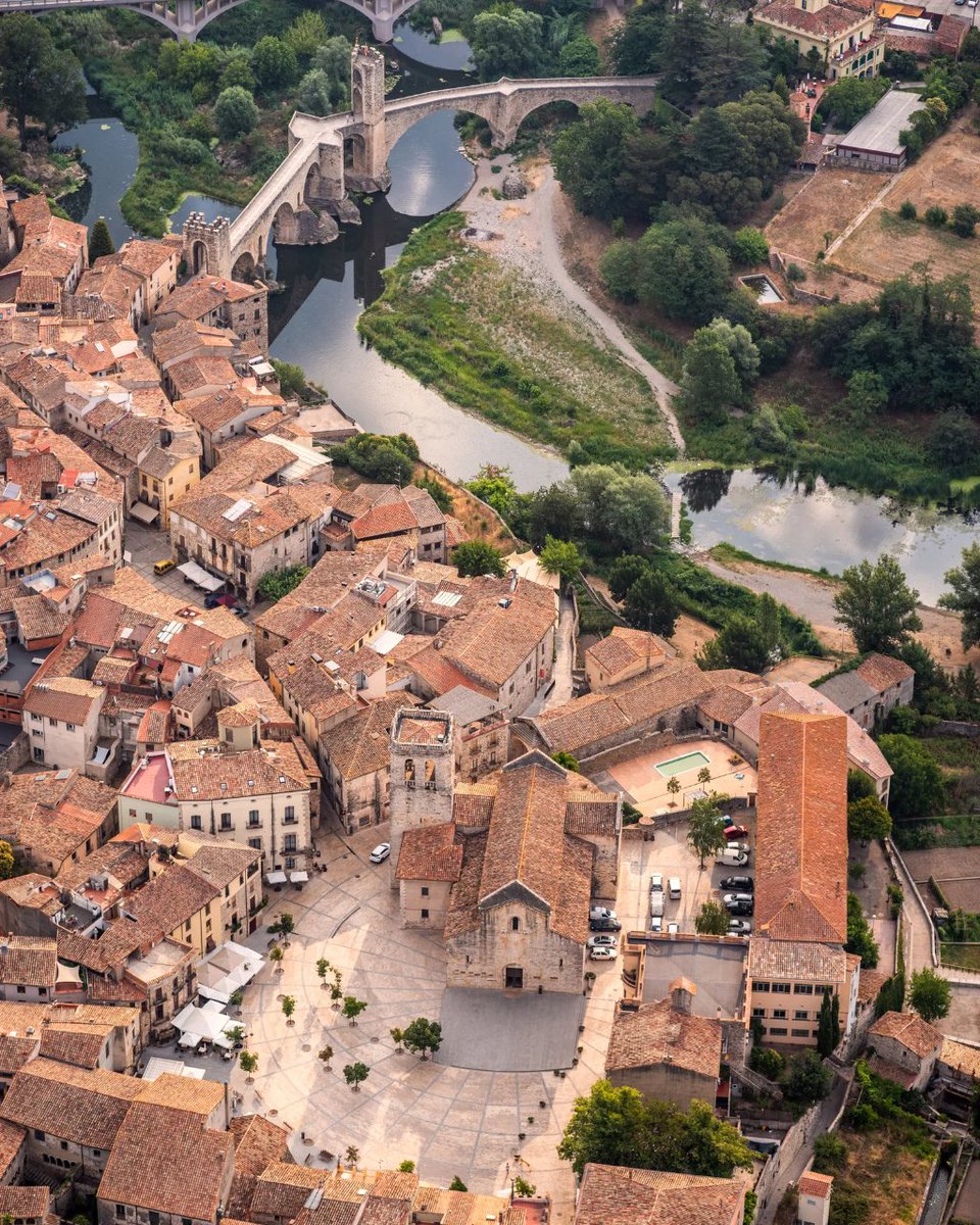 Costa Brava Pirineu (@costabrava) on Twitter photo Besalú, una joia medieval on el temps s'atura! 😍
👉 bit.ly/3WCJ4AB
✍️ <a href="/CNTravelerSpain/">Condé Nast Traveler</a>
#inPyrenees <a href="/besalu_turisme/">Besalú Turisme</a> <a href="/turismegarrotxa/">Associació Turisme Garrotxa</a> Besalú, una joia medieval on el temps s'atura! 😍
👉 bit.ly/3WCJ4AB
✍️ <a href="/CNTravelerSpain/">Condé Nast Traveler</a>
#inPyrenees <a href="/besalu_turisme/">Besalú Turisme</a> <a href="/turismegarrotxa/">Associació Turisme Garrotxa</a>