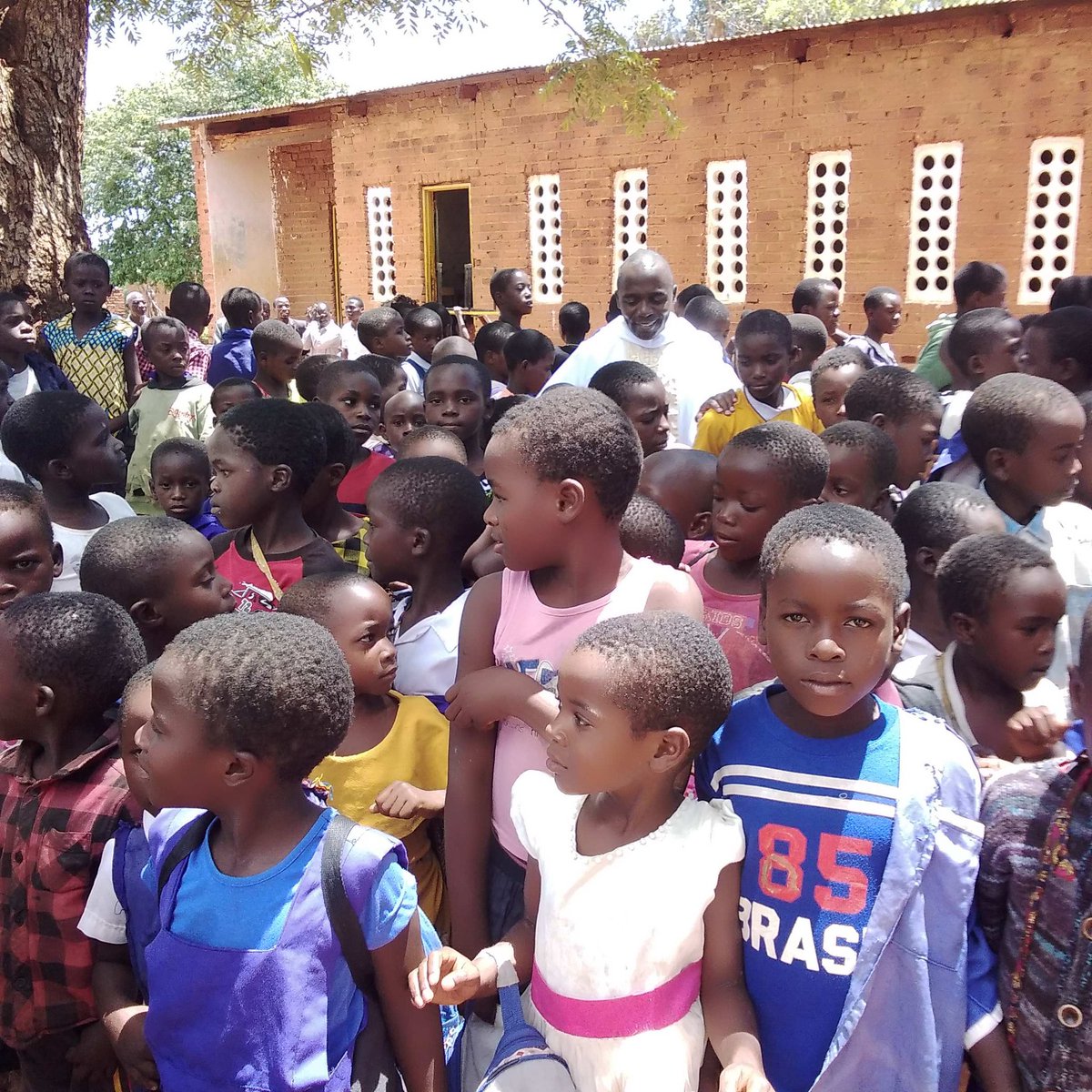 Mark 10:13-16
People were bringing little children to Jesus for him to place his hands on them, but the disciples rebuked them. When Jesus saw this, he was indignant. He said to them, “Let the little children come to me, and do not hinder them, ... @vivasb7