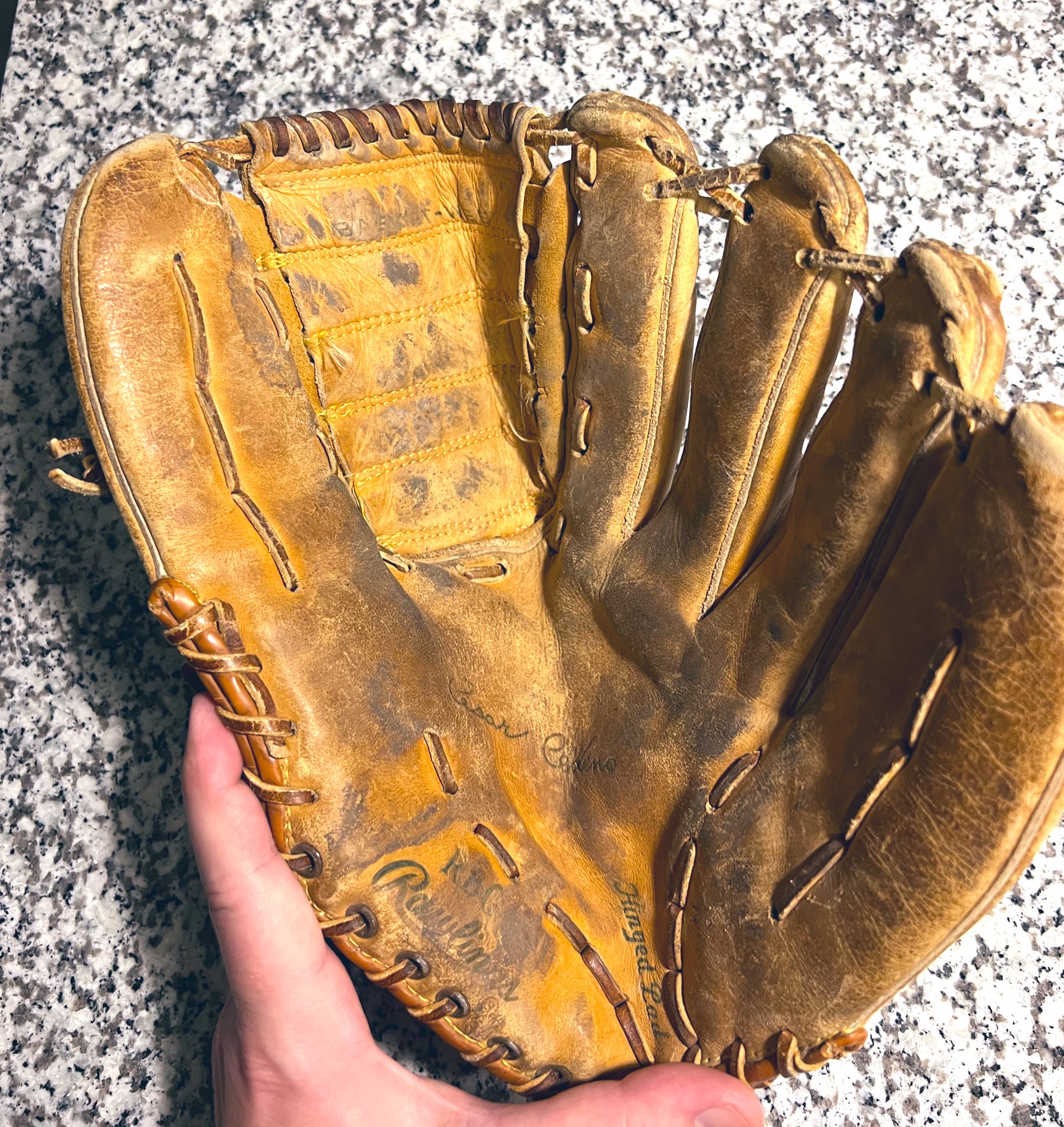 Rawlings cesar hotsell cedeno glove