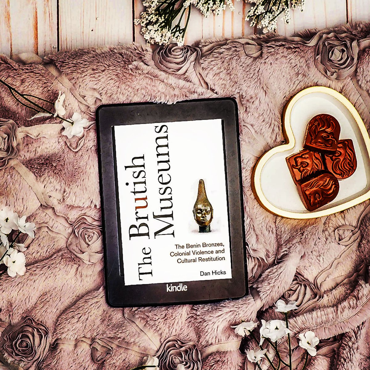 Currently being read by several Members of the Speaking Archaeologically Research Wing: The Brutish Museums by @profdanhicks.  Stay tuned for the review.
#speakingarchaeologically