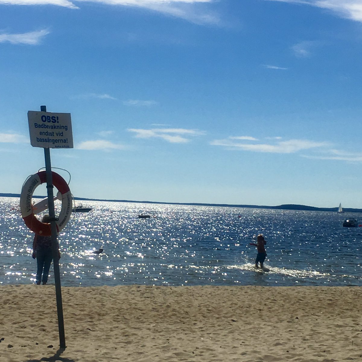 Lenglas's tweet photo. @dim0kq Welcome to Sweden!🇸🇪 For the great nature, snow, mountains and beaches. Summer lights and winter northen lights.☀️💫 https://t.co/7WUl42hsJ5