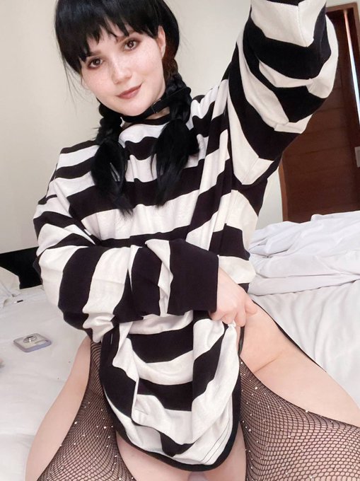 2 pic. Let's watch Netflix while under Wednesday&rsquo;s thighs?🖤😳 https://t.co/ZAwzucuAcb<a href="/tag/dandadan"class="tags"><span>#dandadan</span></a><a href="/tag/momoayase"class="tags"><span>#momoayase</span></a>