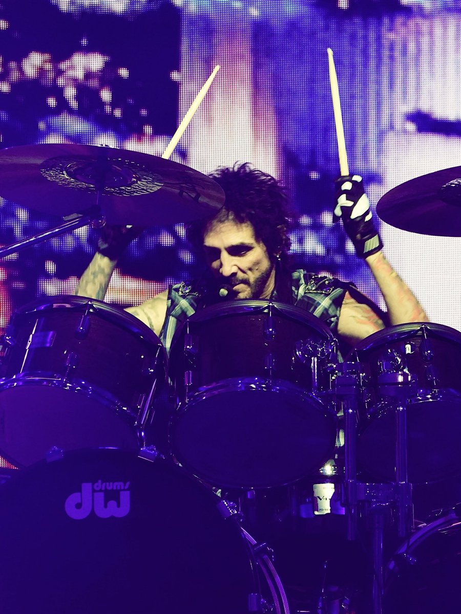 DeenTheDrummer's tweet photo. Rock your week TeamDeeno! Let's make some noise and wake up those neighbors!
Lol! π
#MondayMadness #rockyourweek
#deencastronovo #teamdeeno https://t.co/UbQS65gsuk