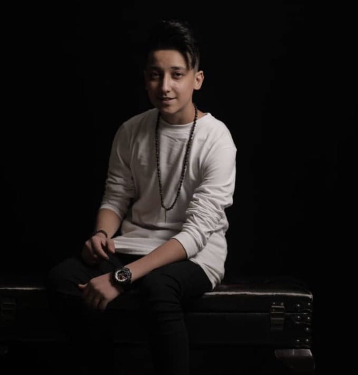 #AlirezaFili, 17 Jahre alt. Er hatte in der Schule Fotos von Khamenei zerrissen. Einige Tage später fand man seine erhängte Leiche im Geschäft seines Vaters. Klassischer „Suizid“, von dem jeder weiß, dass es ein Mord des Regimes war. RIP. #IranRevolution #IRGCterrorists