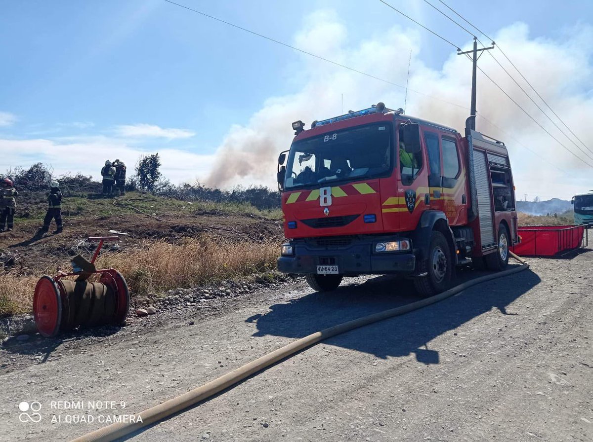 OctavaCBPM's tweet image. Continuamos trabajando en INCENDIO FORESTAL DECLARADO en sector Chin Chin Grande, calle Los Aromos. 🚒@CBPMO