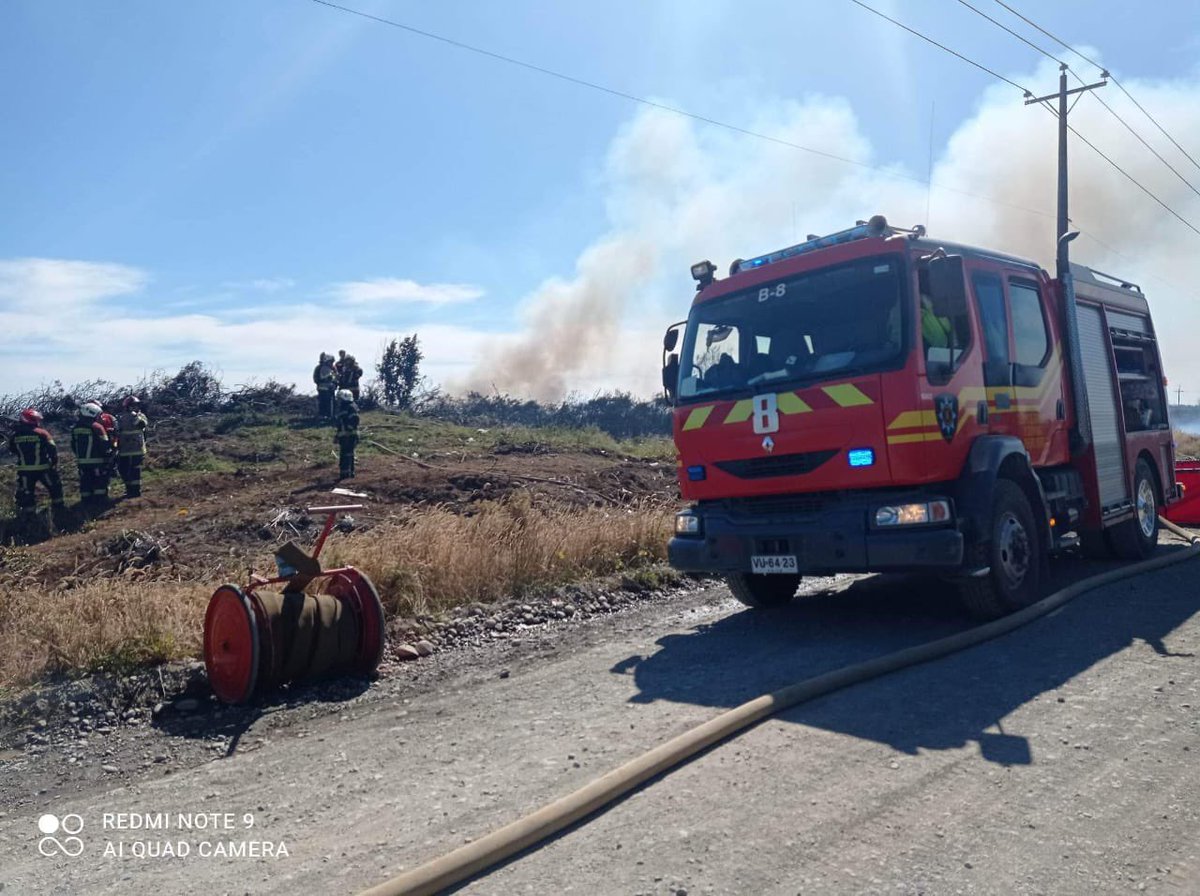 OctavaCBPM's tweet image. Continuamos trabajando en INCENDIO FORESTAL DECLARADO en sector Chin Chin Grande, calle Los Aromos. 🚒@CBPMO
