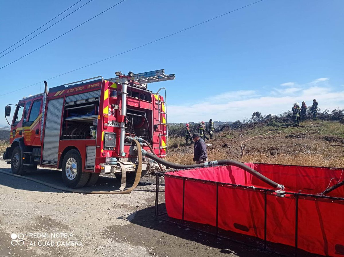 OctavaCBPM's tweet image. Continuamos trabajando en INCENDIO FORESTAL DECLARADO en sector Chin Chin Grande, calle Los Aromos. 🚒@CBPMO