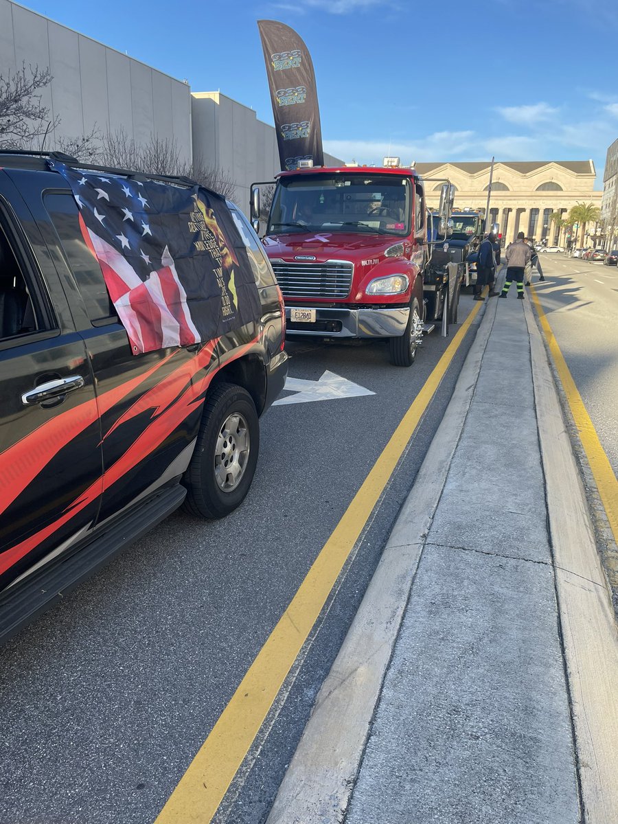MrAWarren's tweet photo. I got a chance to participate in my first #MLKDayParade here in Jacksonville. iHeart Jacksonville had presence for @933thebeatjamz and @v1015. My wife @MrzReshina joined me as we passed out shirts from our partner the Law Office of Ron Sholes. https://t.co/2cxFzTn30V