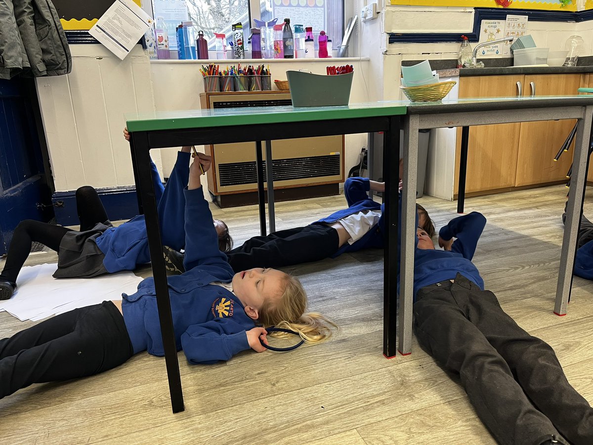 ClawtonSchool's tweet image. Squirrel class have been learning about the #inspiringchangemaker Frida Kahlo. The class were in awe of Frida’s art style and the fact that she had to create it while laying down due to her injuries. We investigated this technique and produced some incredible pieces! 🎨