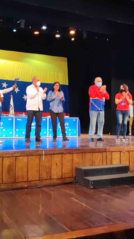 Inicia el IV Congreso de 
Los Consejos Productivos de Trabajadores y Trabajadoras #CPTT  donde se debatirán puntos de interés para la clase obrera. <a href="/torrealbaf/">Francisco Torrealba</a> <a href="/NicolasMaduro/">Nicolás Maduro</a>