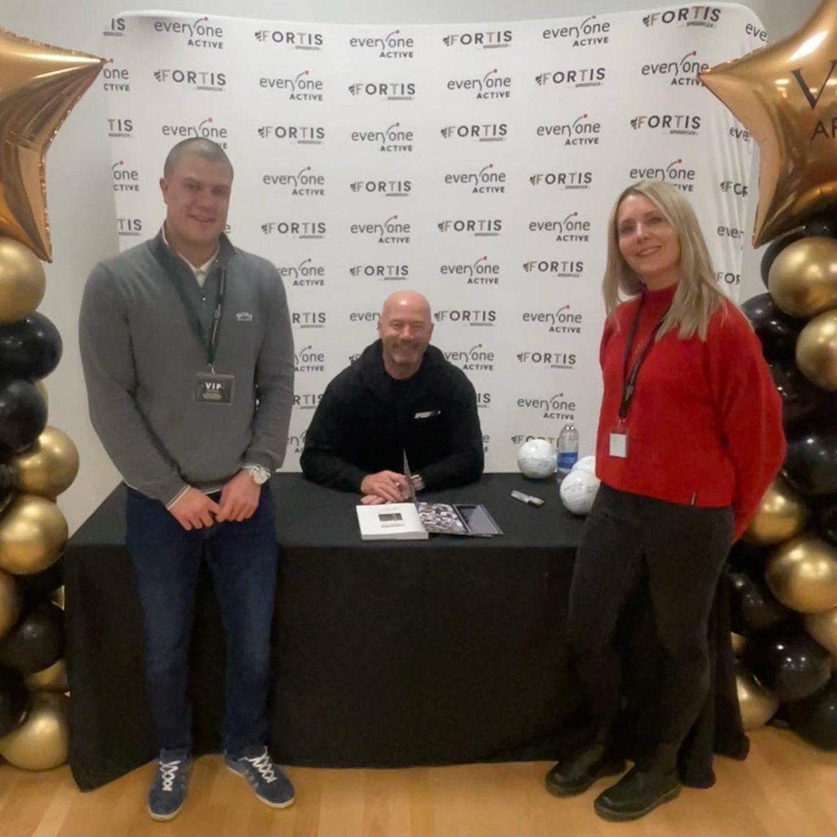 tomray9's tweet photo. What a Monday night meeting a hero ⁦@alanshearer⁩ 😍 https://t.co/66r1foING2