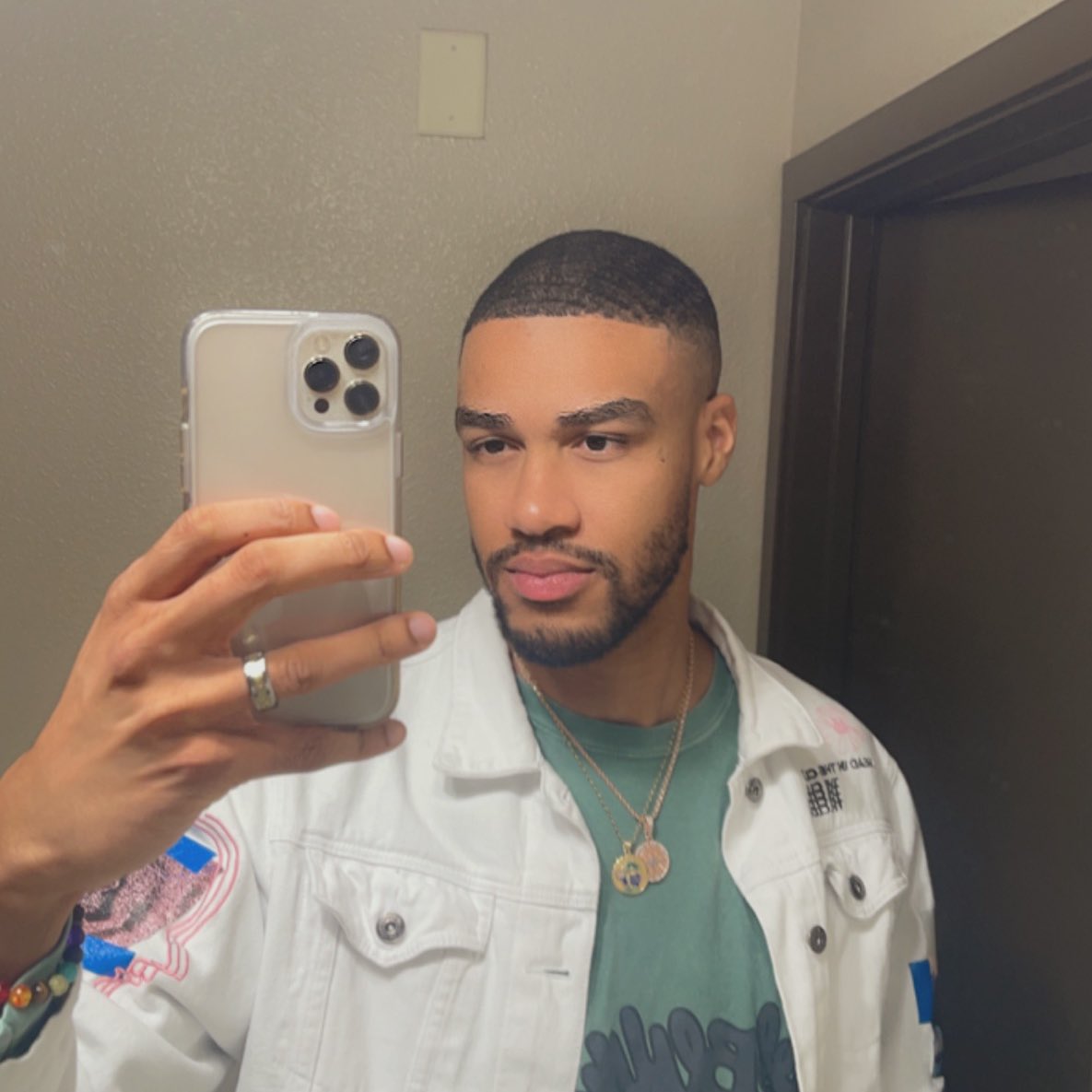👨🏽‍🎨 tweet media