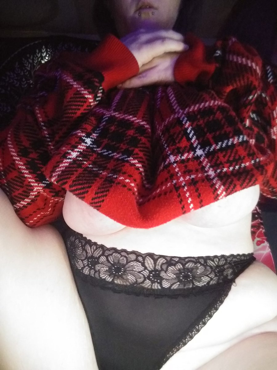 PandaRose03's tweet photo. Its way to cold out..help me keep warm? https://t.co/aHNxiC5hfw