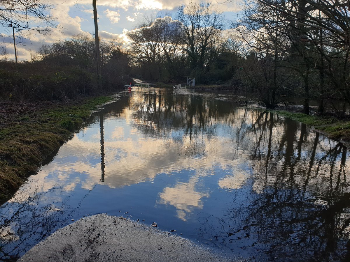 For those concerned about water quality in our local rivers <a href="/thameswater/">Thames Water 💧</a> now publishing a storm discharge map thameswater.co.uk/edm-map
Bracknell Sewage Treatment Works outfall has been discharging for 130+ hours. Couldn't capture the whiff 💩
#sewage
(Ryehurst Lane flooded too)