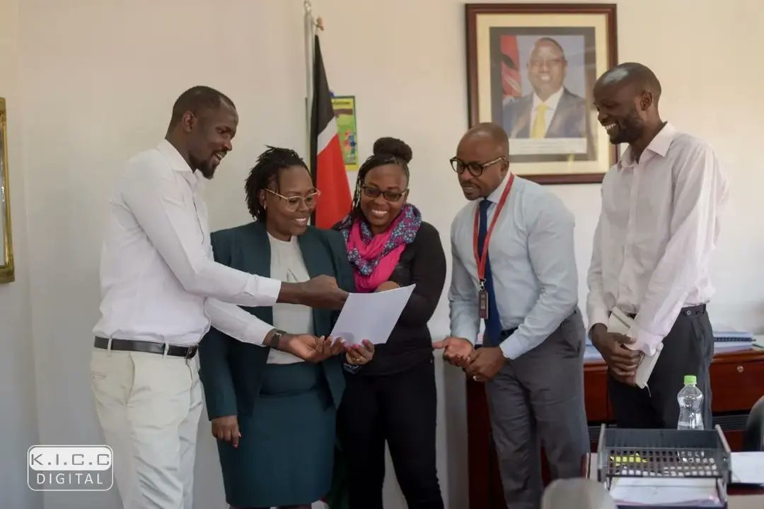 YALIAlumniKe's tweet photo. Earlier today, @yalialumnike Youth Climate Change Summit Planning Committee led by the executive co-chair @fredtunya (left) had the pleasure to be hosted by @kicc_kenya CEO @PatriciaOndeng (second left) for Climate Change Collaborative Partnerships between the two institutions. https://t.co/QkB211aXh4