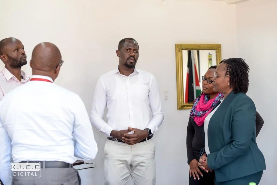 YALIAlumniKe's tweet photo. Earlier today, @yalialumnike Youth Climate Change Summit Planning Committee led by the executive co-chair @fredtunya (left) had the pleasure to be hosted by @kicc_kenya CEO @PatriciaOndeng (second left) for Climate Change Collaborative Partnerships between the two institutions. https://t.co/QkB211aXh4