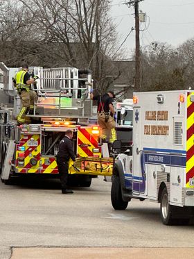 Around 11:30 this morning a vehicle went into the creek area behind Aggieland Cycling on Valley View Drive in College Station. Firefighters responded to the scene to help the driver out of the vehicle.

📸: Haley Parker