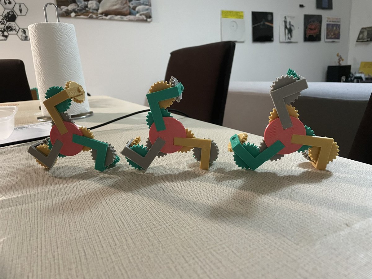 dcosta72's tweet photo. 3d printing + color = interesting engineering gear lesson for@my daughters :))) https://t.co/DiAn1SJEjs