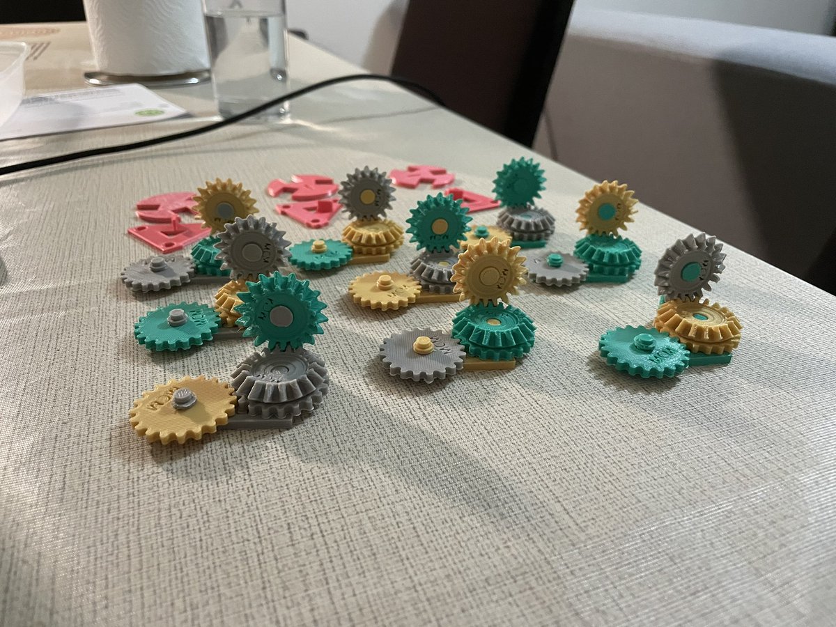 dcosta72's tweet photo. 3d printing + color = interesting engineering gear lesson for@my daughters :))) https://t.co/DiAn1SJEjs