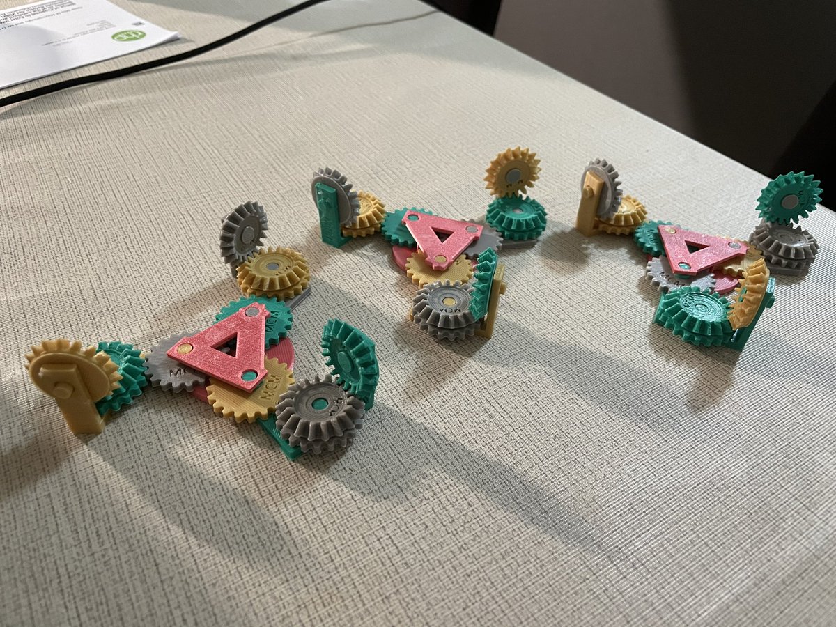 dcosta72's tweet photo. 3d printing + color = interesting engineering gear lesson for@my daughters :))) https://t.co/DiAn1SJEjs