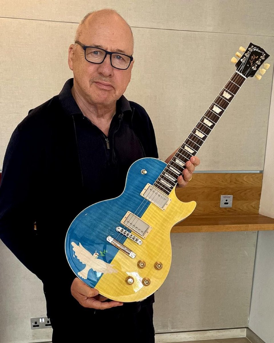 #MarkKnopfler with the #Gibson Guitars For Peace 🕊️#LesPaul