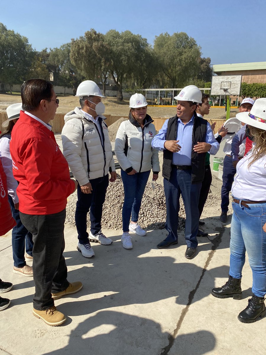 CecytemCoacalc0's tweet photo. Un agradecimiento especial a las autoridades municipales, presididas por el Mtro. David Sánchez Isidoro, que hacen posible la construcción del “Arco-Techo” en @CecytemCoacalc0, beneficiando a sus estudiantes y próximas generaciones. 
@somoscecytem 
@ignacio_rubi https://t.co/tLN5hYjQZC