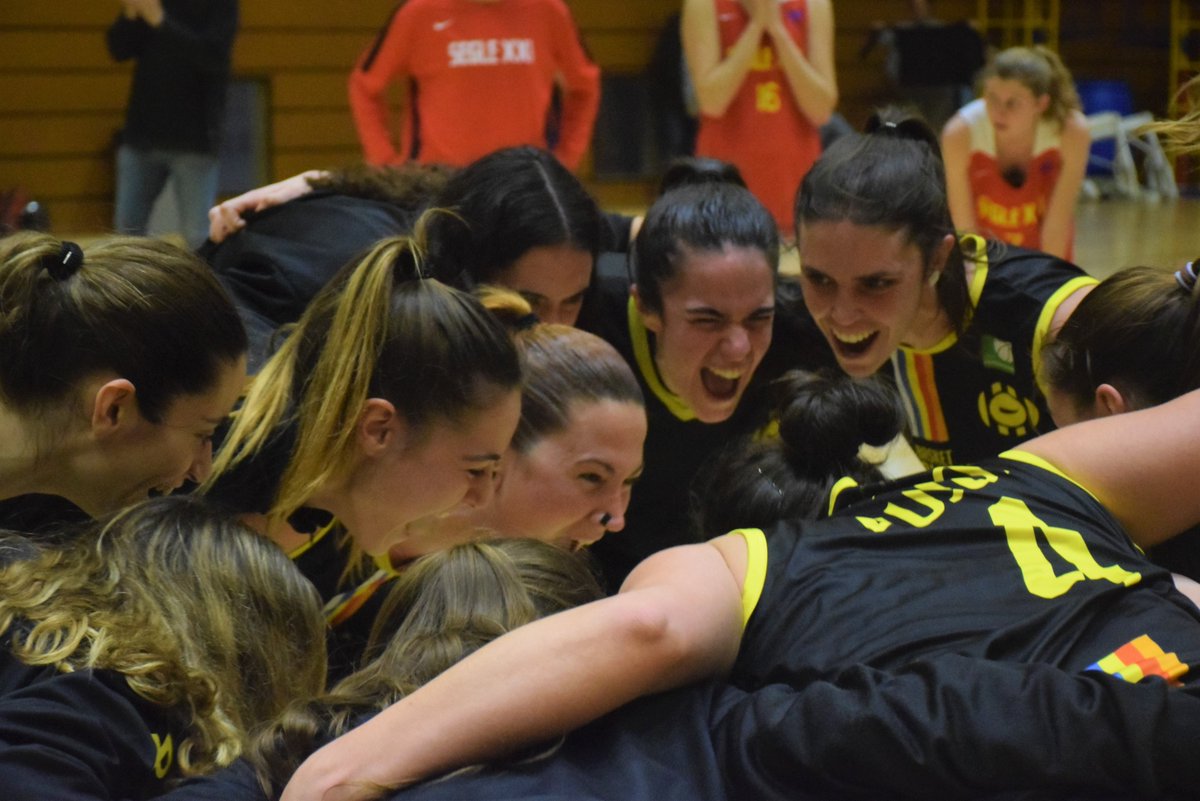 ToniDelgadoG's tweet photo. 🙃"No hay alegría mejor que la que mejor alegría difunde entre los demás" (Henry F. Hoar). 

📷Galería de clics (y de 📷) del Segle XXI (@FCBQtecnic)-@BasketAlmeda (#LigaFemenina2 #LF2) | #basketfem 

📷@ToniDelgadoG para @cronoderecords_

📎 https://t.co/jq7bnDK5a3 https://t.co/e0oAYhhAkU