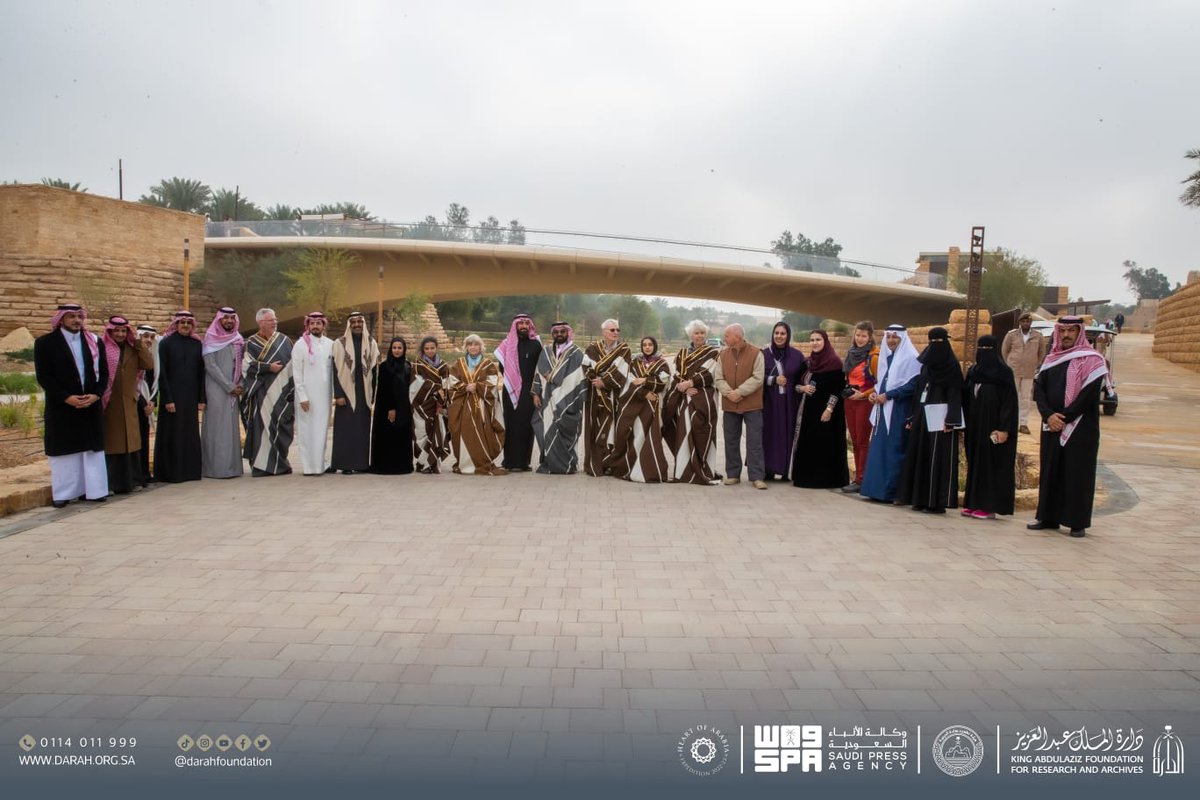Darahfoundation's tweet photo. مارك ايفانز يعيد إحياء رحلة (فيلبي) عبر #رحلة_قلب_الجزيرة_العربية، يُسلط فيها الضوء على العلاقة التاريخية الدائمة بين المملكة العربية السعودية وبريطانيا، وبناء الفهم الصحيح للصحراء والإحتفاء بالتاريخ العريق.
#دارة_الملك_عبدالعزيز https://t.co/sBx35RAokI