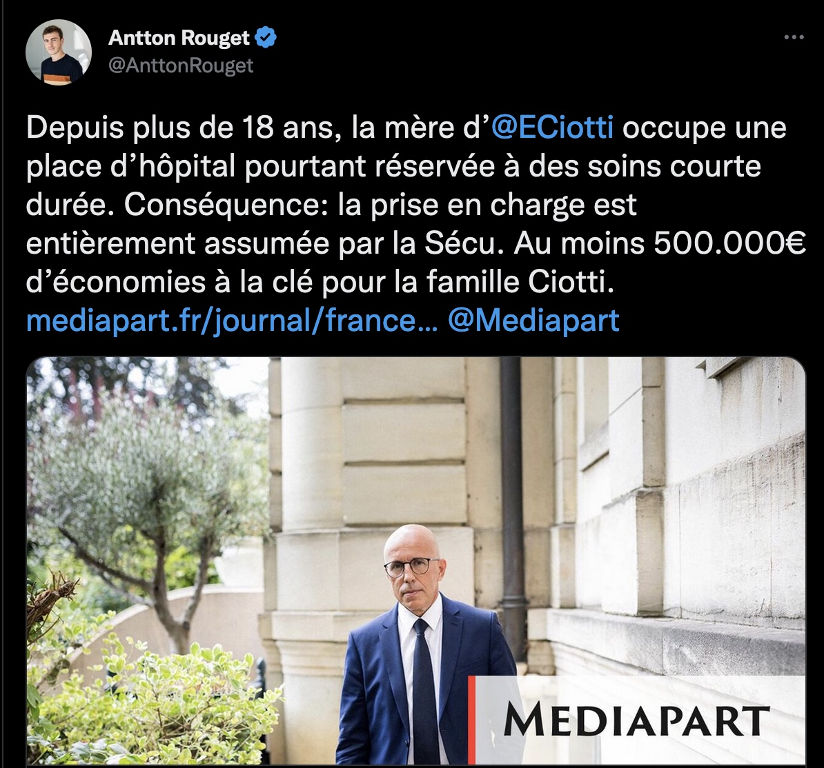 J'avoue qu'au début j'étais un peu sceptique sur le choix de Ciotti comme président de #LR.
Mais entre les emplois fictifs de sa femme et l'arnaque à la Sécu avec sa mère, maintenant je suis convaincu qu'il a les qualités qu'il faut pour le poste.