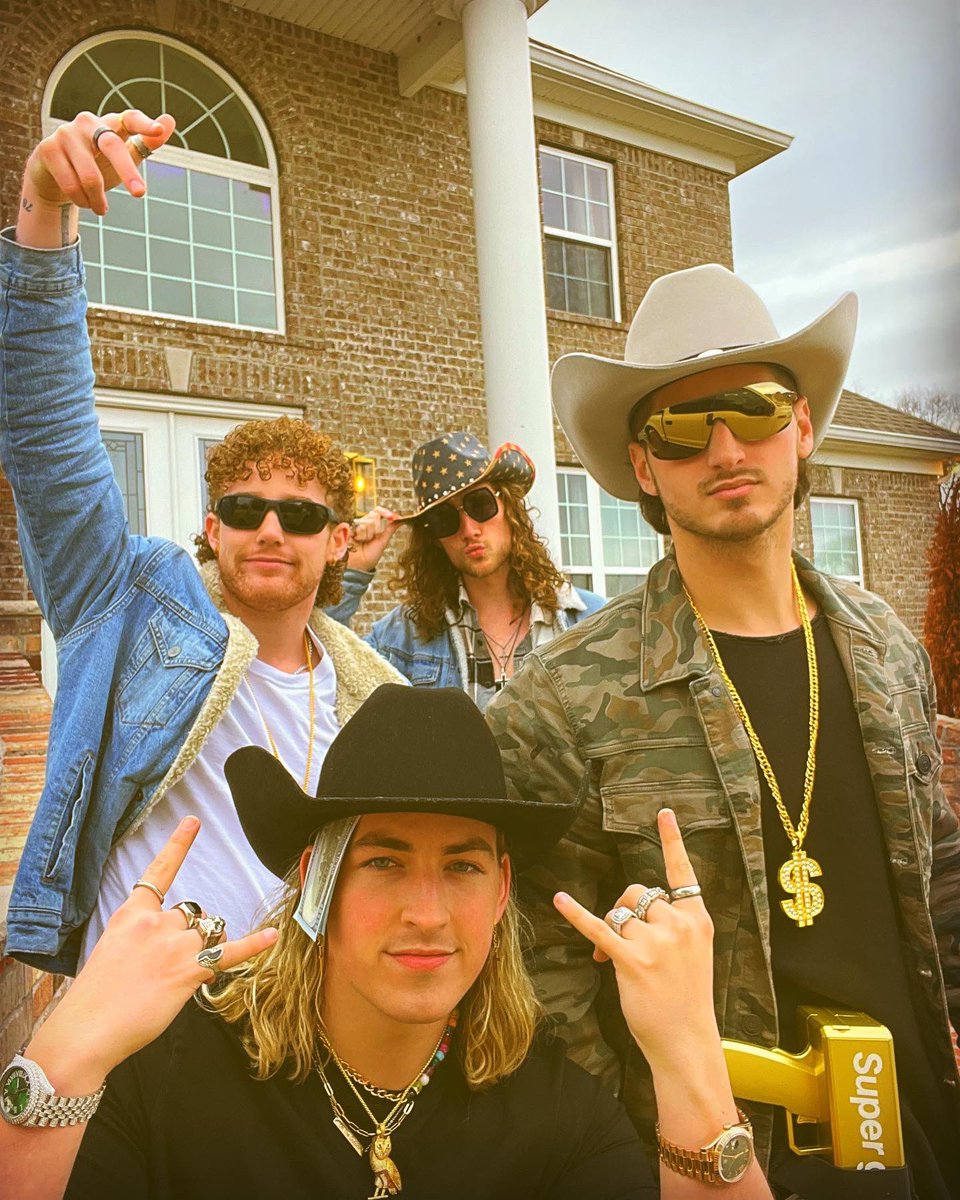 On The Outside ~ OTO tweet media