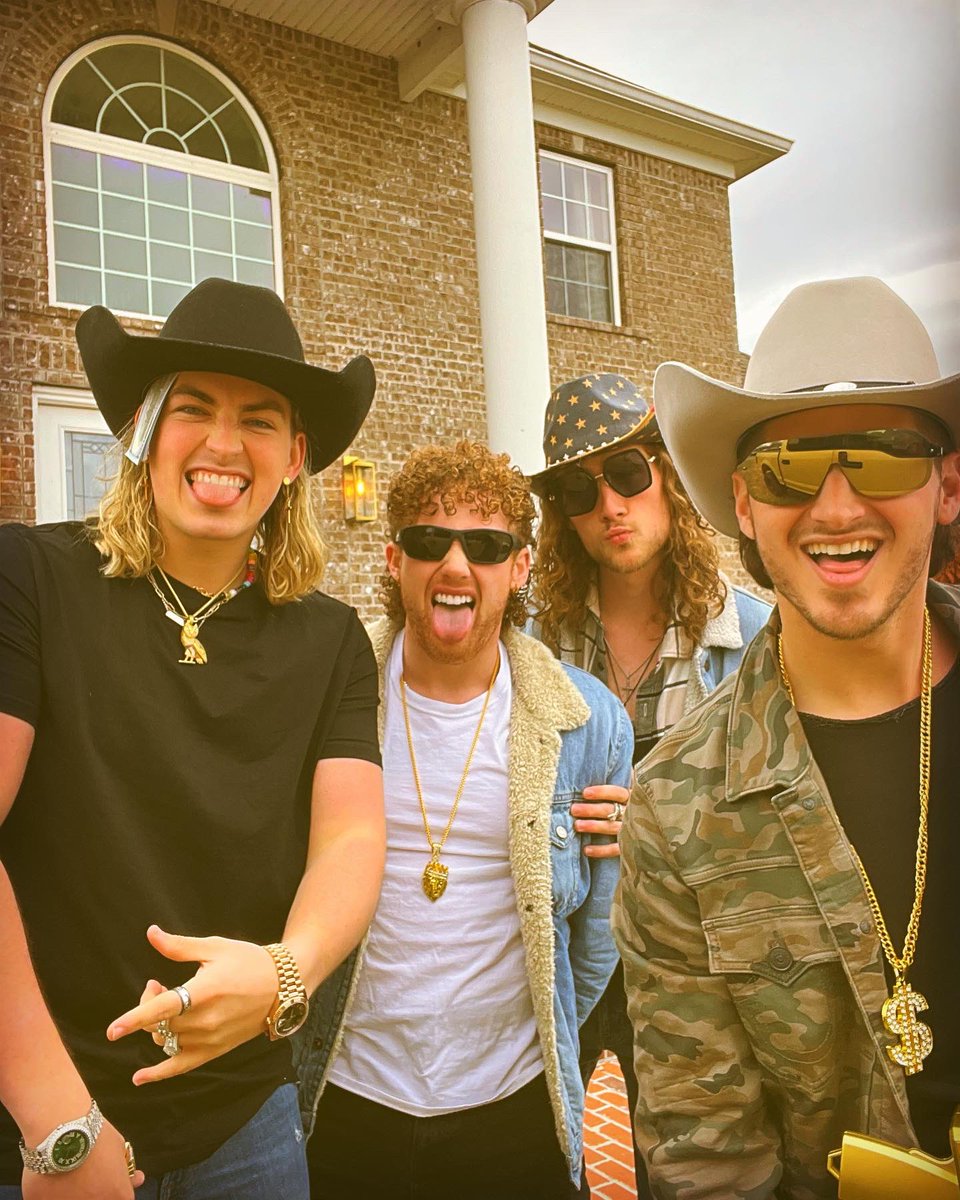 On The Outside ~ OTO tweet media