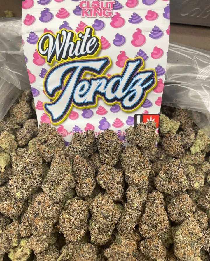 Victori55334215's tweet photo. Top shelf buds available...send a dm right away for fast and discreet deliveries 🚛🚛🌿🌿#420Life #Mmemberville #StonerFam #weedmob #WeedLovers #weedisback #420vibes https://t.co/ZfyCokIZr5