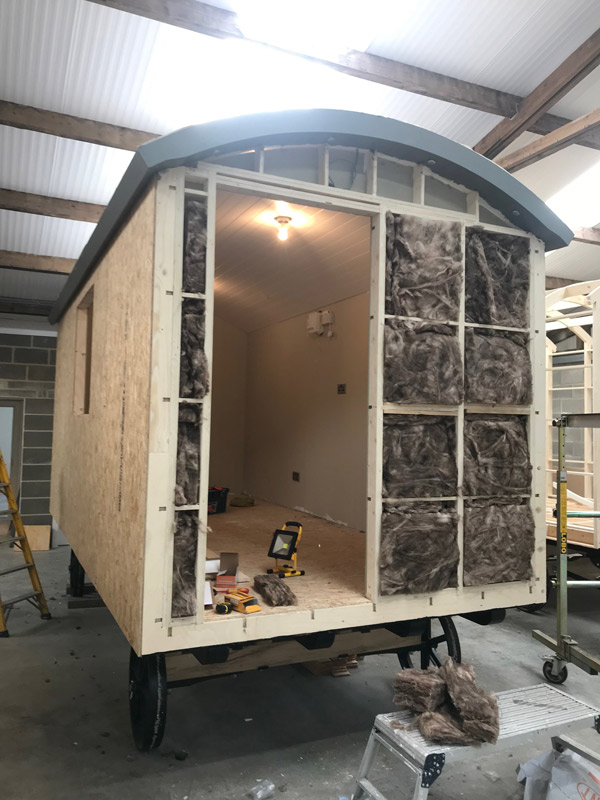 It's definitely feeling colder this week... which is exactly why our shepherds hut kits allow for plenty of insulation; as well as double-glazed doors and windows.
Visit our Self-build guide pages for more info: harrogatehuts.com/self-build-gui…
#madeinyorkshire #harrogatehuts