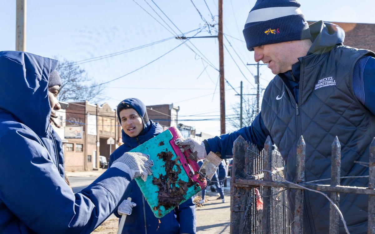 DrexelMBB's tweet photo. commUNITY.
#MLK
#CommunityCleanUpDay
#FearTheDragon 🐉 https://t.co/9pPKhaD9i1