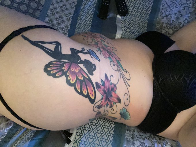 Hey guys I&rsquo;m just a naughty housewife, lying here waiting for you.  Come to only fans and check out me<a href="/tag/naughty"class="tags"><span>#naughty</span></a><a href="/tag/housewife"class="tags"><span>#housewife</span></a><a href="/tag/milf"class="tags"><span>#milf</span></a>