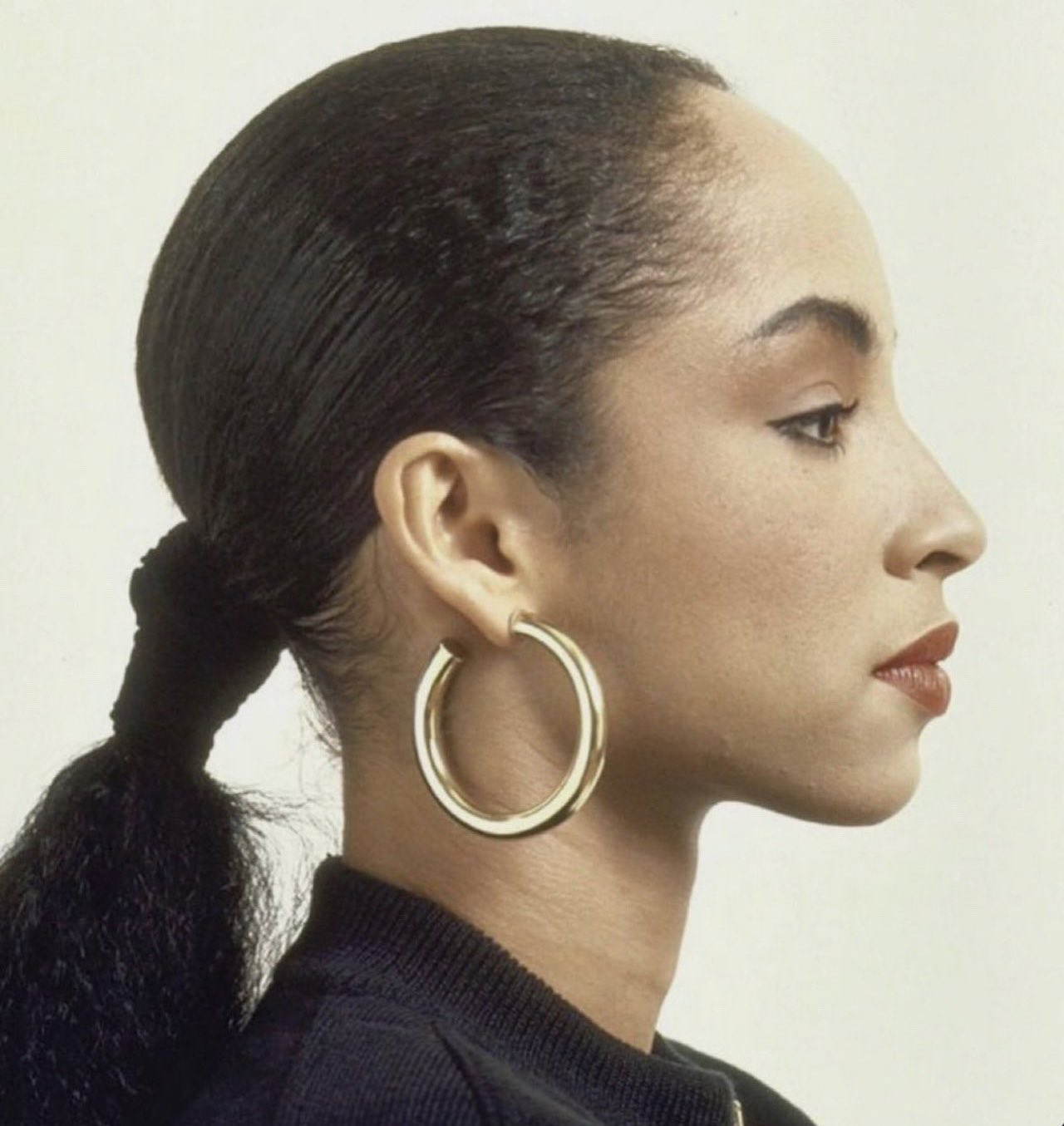 Then and Now: Kerry Washington, Brand Ambassador for Aurate, Wears Hoop  Earrings Kerry Washington, Ambassador For Aurate Wears Hoops Reminiscent of  Sade's Iconic Style