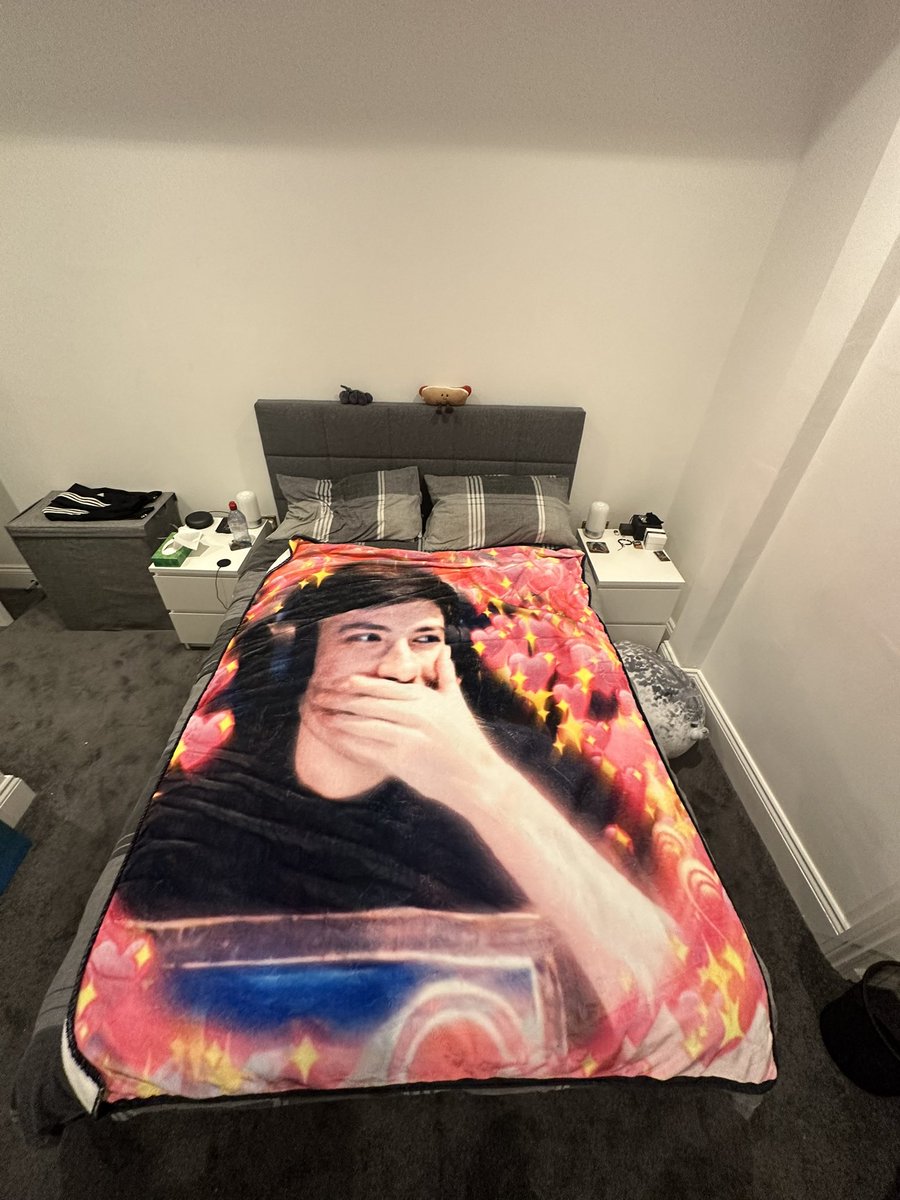 JackManifoldTV's tweet photo. i’m a freak in the georgenotfound sheets 😈 https://t.co/DxMLvigfoJ