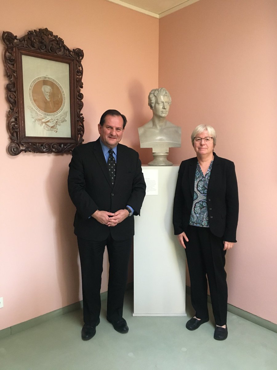 Qué importante es tener una contraparte tan activa . Barbara Göbel, Directora del Instituto Iberoamericano de Cultura , me recibió esta mañana y tuvimos una discusión profunda sobre la realidad geopolítica global y la necesidad de actuar siempre con coherencia