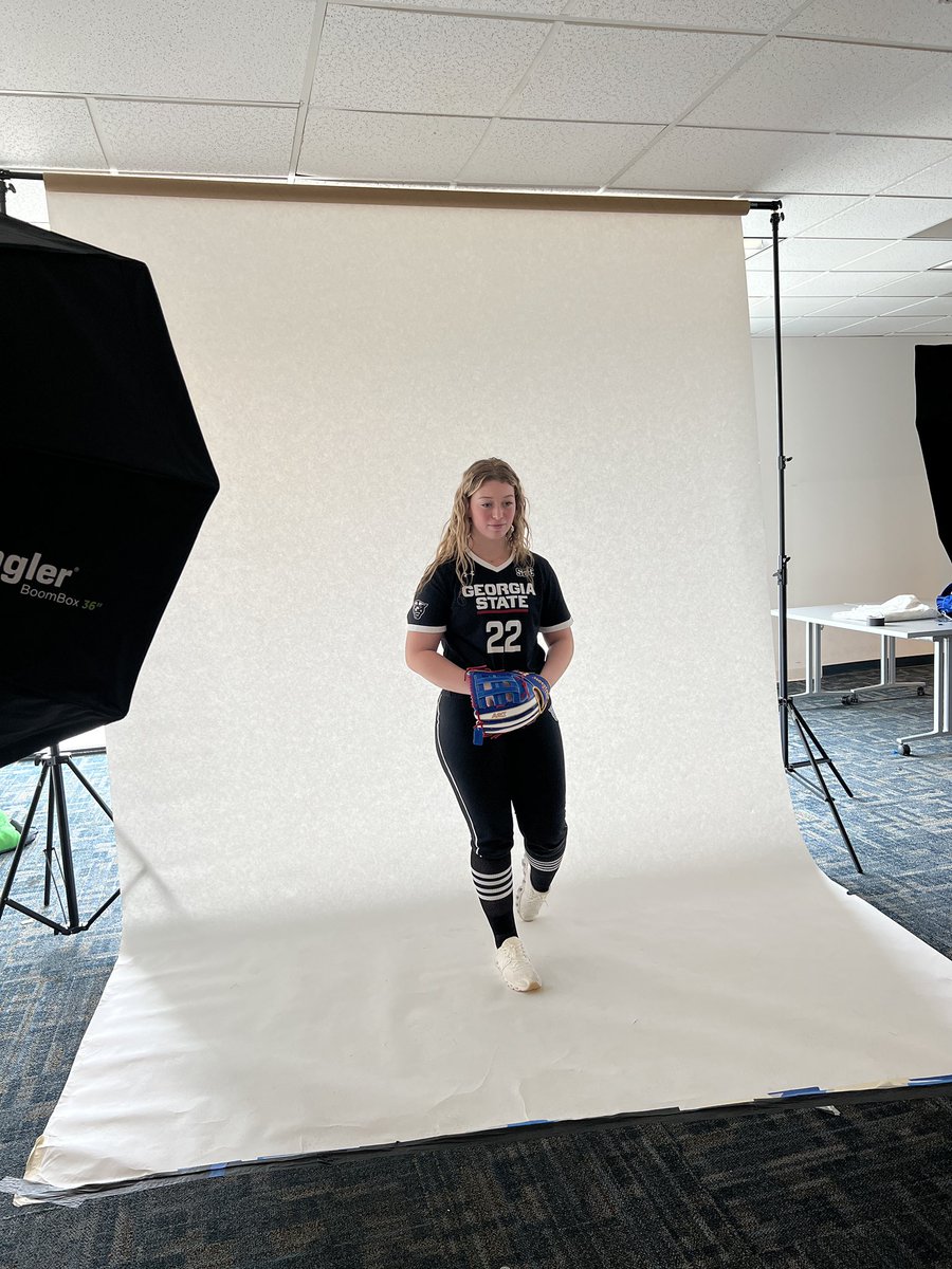Had a great time out visiting <a href="/GSU_Softball/">GSU Softball</a> ! Thank you <a href="/CoachANicholson/">Coach Nicholson</a> <a href="/richardnich24/">Richard Nicholson</a> and <a href="/LaurenWhitten27/">Lauren Whitten</a> for having me out, showing me the campus and what GSU softball has to offer.  <a href="/Mojo_Lunsford/">Mojo 2023 Lunsford</a>