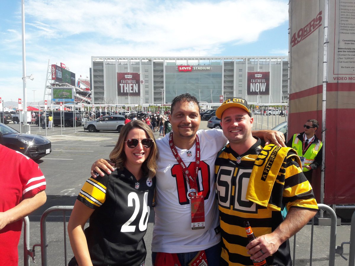 CODESOFWAR's tweet photo. Great Memories with 49er Family and Friends. https://t.co/OrmccYVoV1