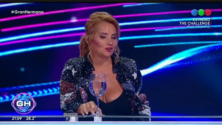 Che, con una mano en corazón...