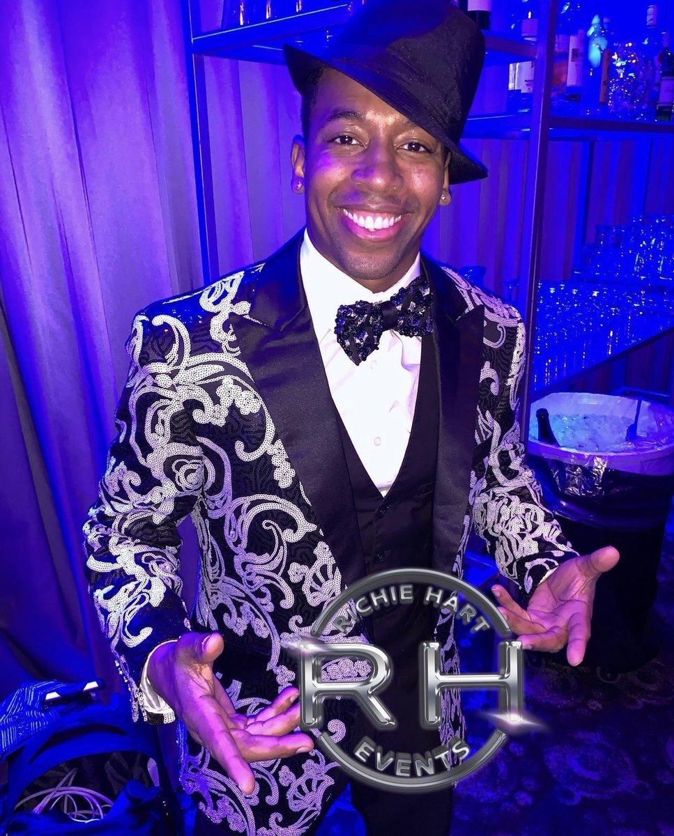 D8Robert's tweet image. Again, can someone tell me how I can get an audition for a @WWE interviewer/ring announcer/manager/choreographer? If anybody knows, please let me know! I promise you, I&apos;m hella entertaining! #WWERaw #Interviewer #RingAnnouncer #RobertTaylorJr @WWERecruit @BookerT5x @TheTonyChimel