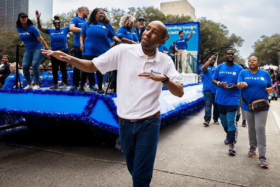marcus_united's tweet photo. Commemorating the legacy of Rev. Dr. Martin Luther King Jr. with my @united family. Thanks to BEACON and everyone who participated in community service events and parades throughout the country! #beingunited @mlk @dayofservice #beaconproud https://t.co/S61yINQJD4