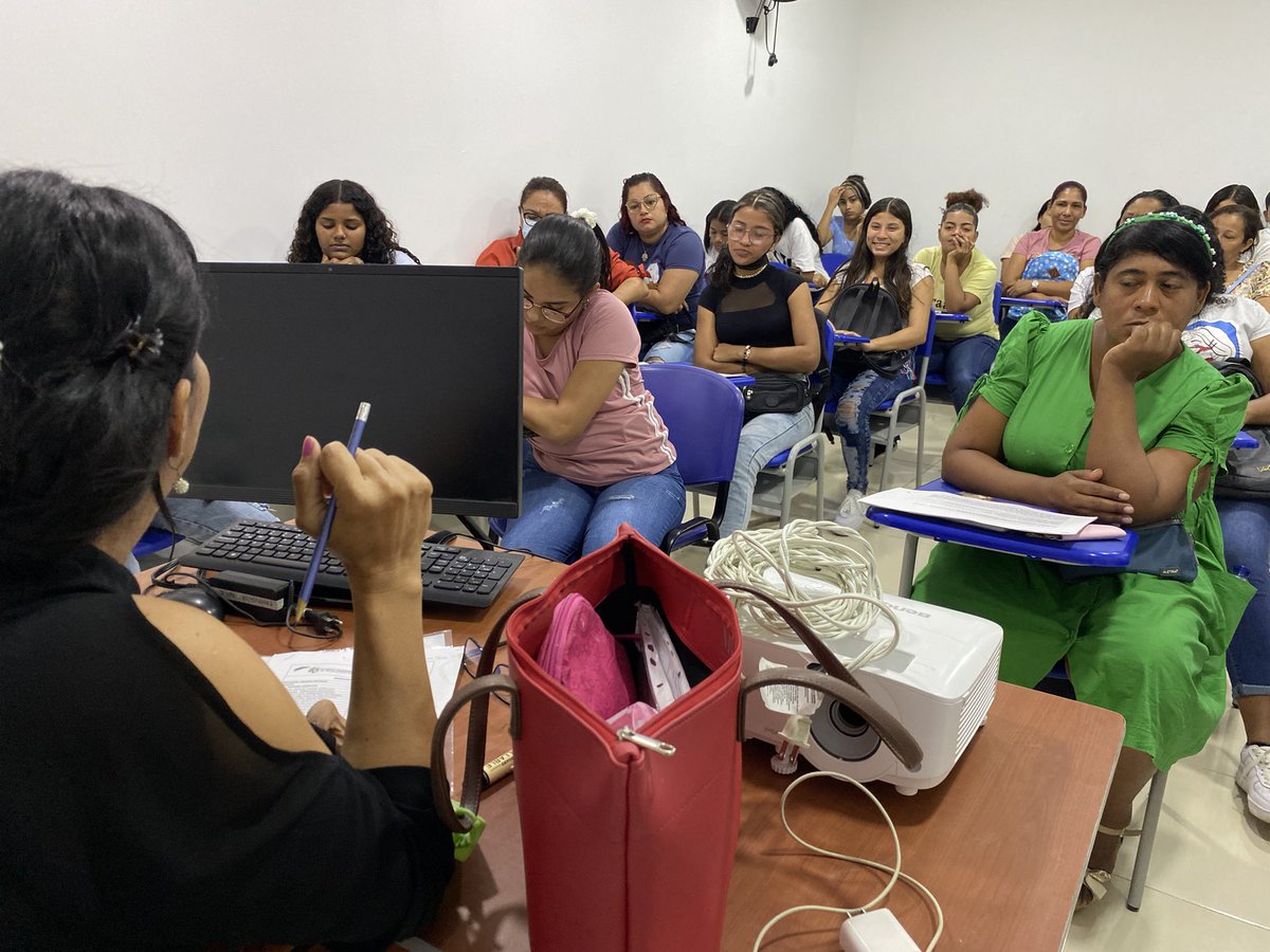 Alexi2Castillo's tweet photo. Inicio de clases 2023-1 es todo un ÉXITO🤩, con gran emoción recibimos a nuestros estudiantes TECNICOLISTAS 💚📚💙

#Plan1000Becas📚
#CualificaciónProfesional👩‍💻🧑‍🏫👷‍♀️
#SoyTecnicolista💙💚 @FunTecnoglass @ChrisDaes https://t.co/SyjFhkSvyG